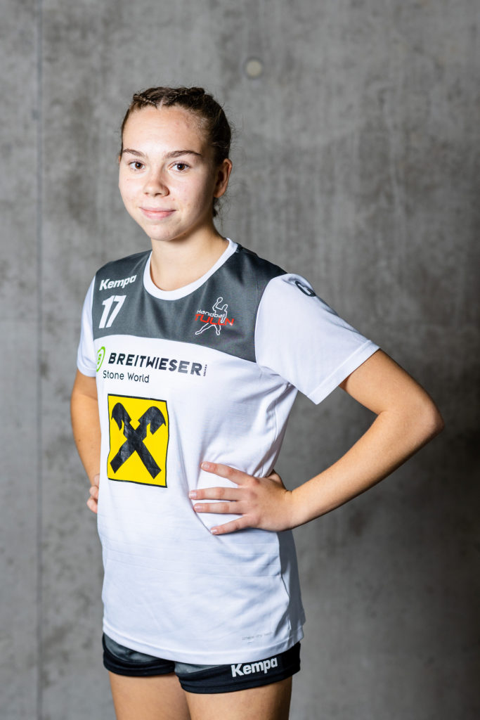 #17 Lilly Hahn