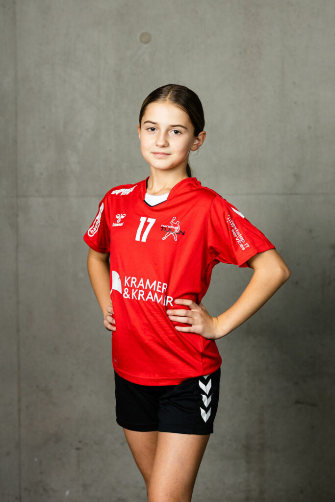 #17 Una Milenkovic