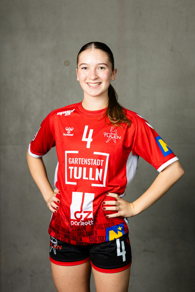 #4 Elena Mayer