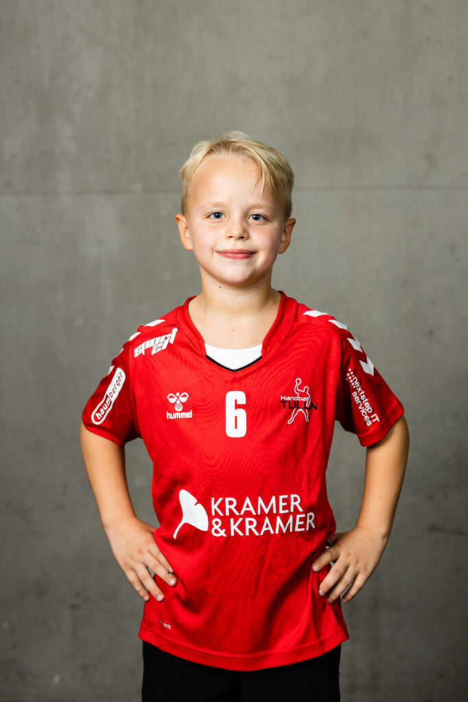 #6 Elias Emese